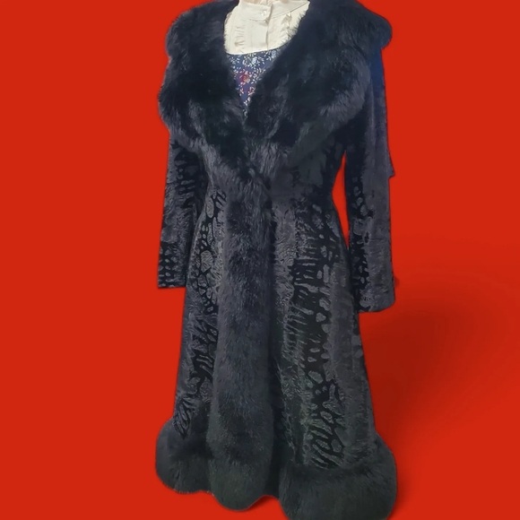 1960s Borella Made In England Styled by Sportowne Crushed Velvet Faux Fur Coat - Picture 2 of 8